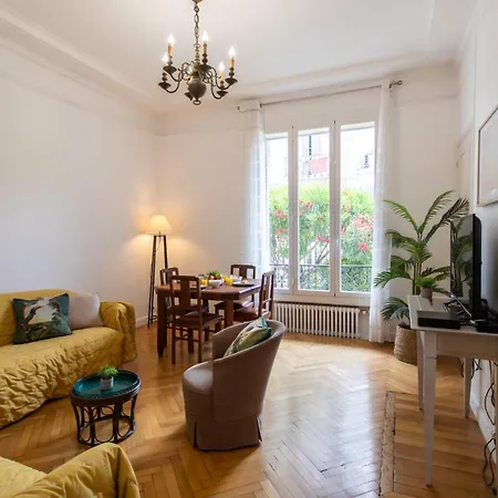 Holidays - Charmant, Authentique, 3 Chambres, Calme, Palais & Apartment Cannes