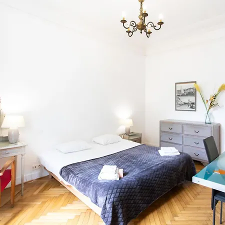 شقة Holidays - Charmant, Authentique, 3 Chambres, Calme, Palais & *