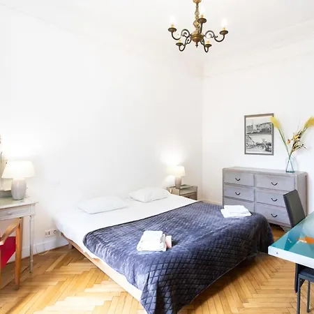 Holidays - Charmant, Authentique, 3 Chambres, Calme, Palais & *