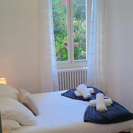 Holidays - Charmant, Authentique, 3 Chambres, Calme, Palais & Apartmán