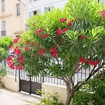 Appartement Holidays - Charmant, Authentique, 3 Chambres, Calme, Palais&plage Cannes