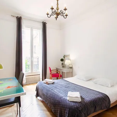 Holidays - Charmant, Authentique, 3 Chambres, Calme, Palais & Cannes