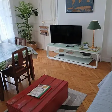 Апартаменты Holidays - Charmant, Authentique, 3 Chambres, Calme, Palais &